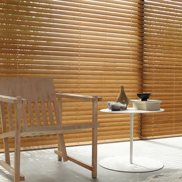 50mm Slat Wireless Remote Wooden Venetian Blinds 50 ملم شرائح اللاسلكية اللاسلكية الستائر البندقية الخشبية