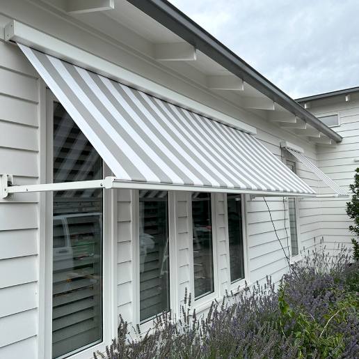 اللوحة القماشية في الهواء الطلق تدور ظلال