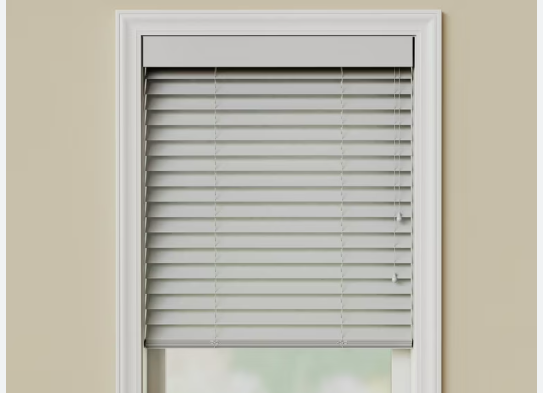 الستائر الخشبية المزدحمة